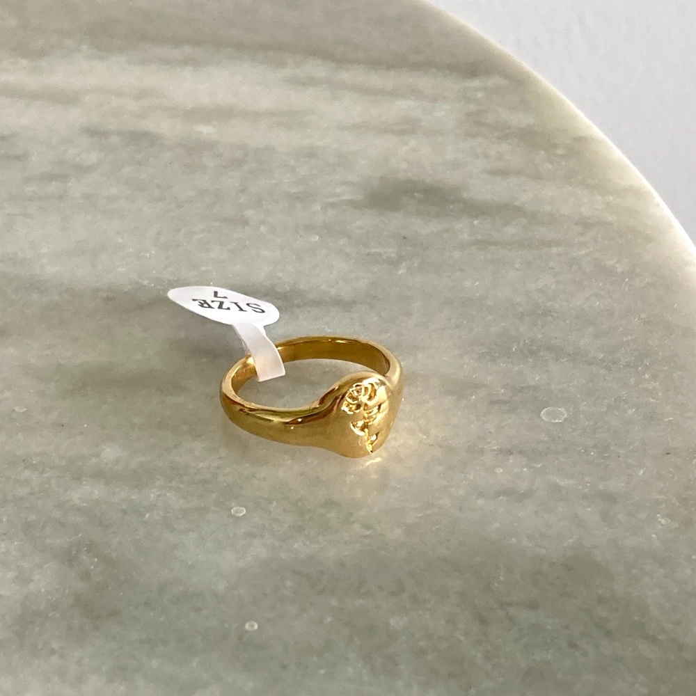 Signet Embossed Flower Gold Statement Ring - Picture 5 of 5